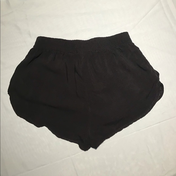 High waisted black booty shorts - Picture 2 of 3